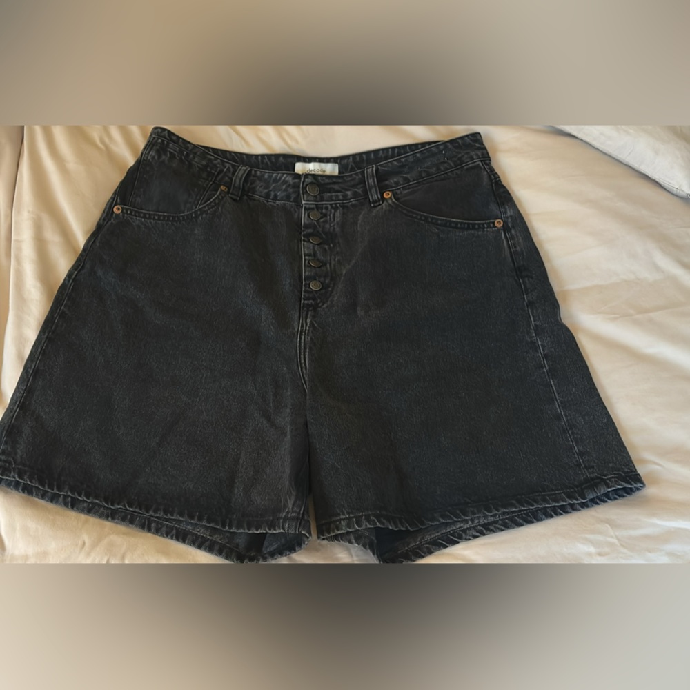 Decade Studio Bonnie Shorts in Lisbon